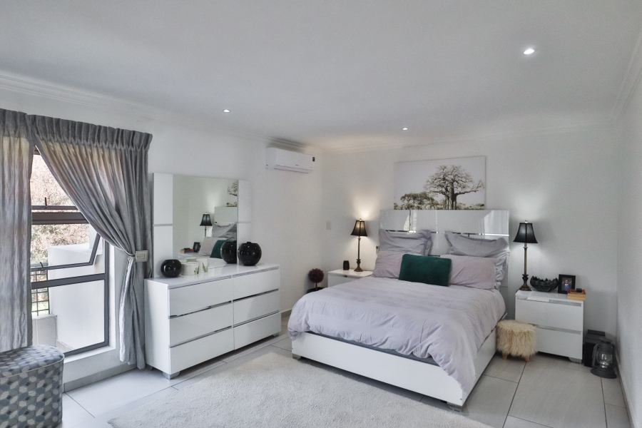 4 Bedroom Property for Sale in WestLake Country Safari Estate North West
